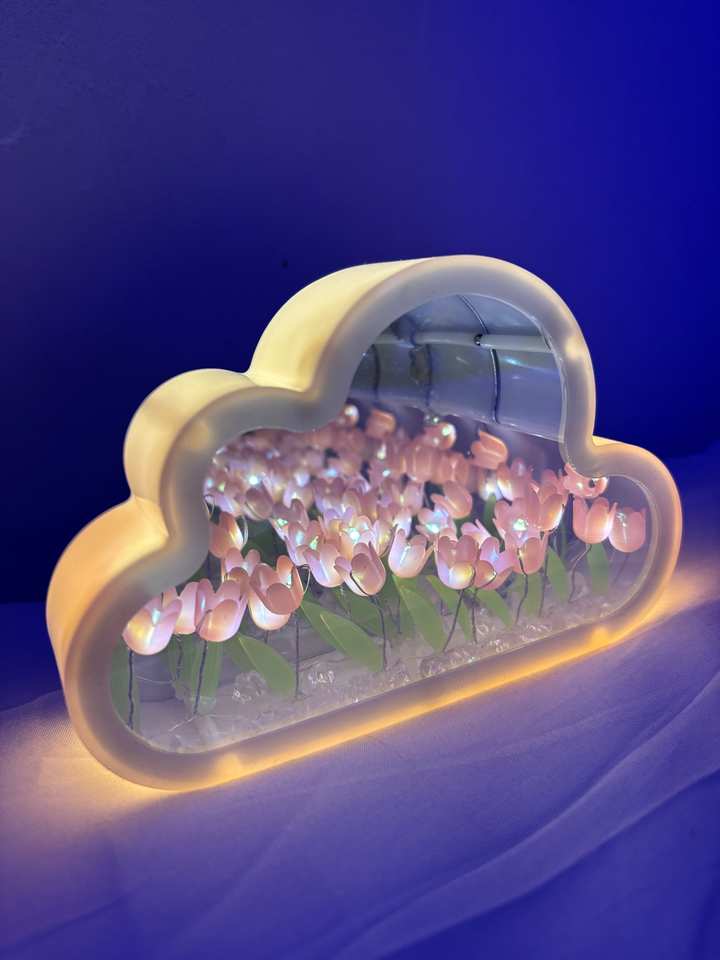 Lampka nocna w kształcie tulipana